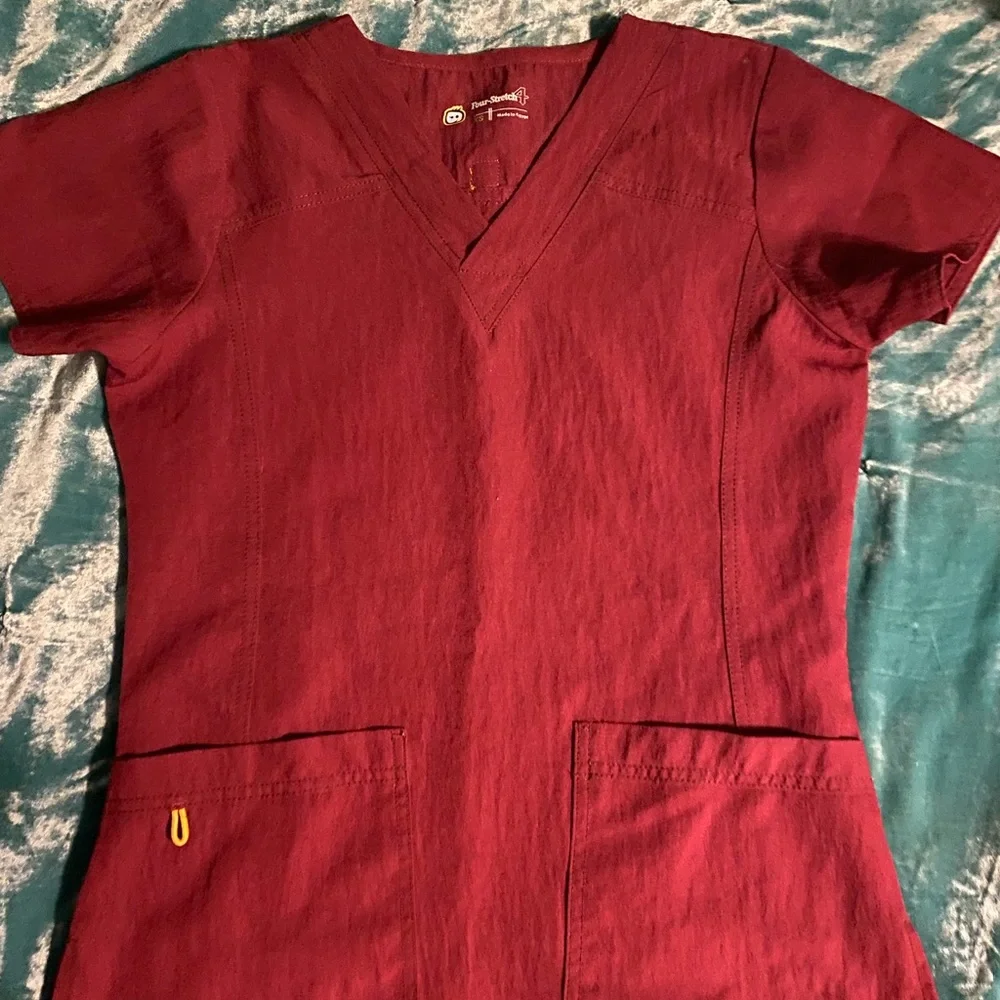 Scrub top - Picture 1 of 2
